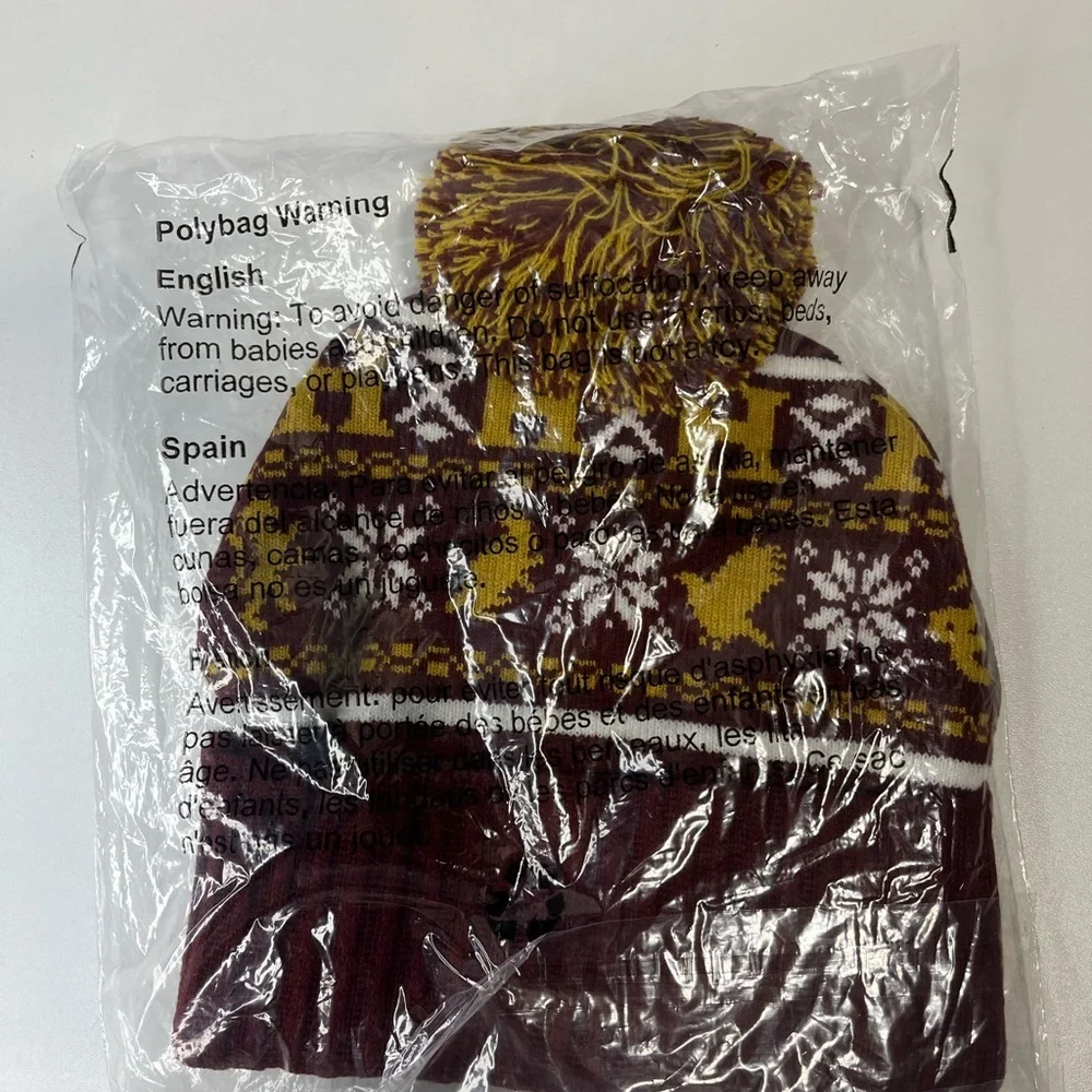 NEW Harry Potter Hogwarts Maroon and Yellow Knit Kids Beanie Winter Hat
